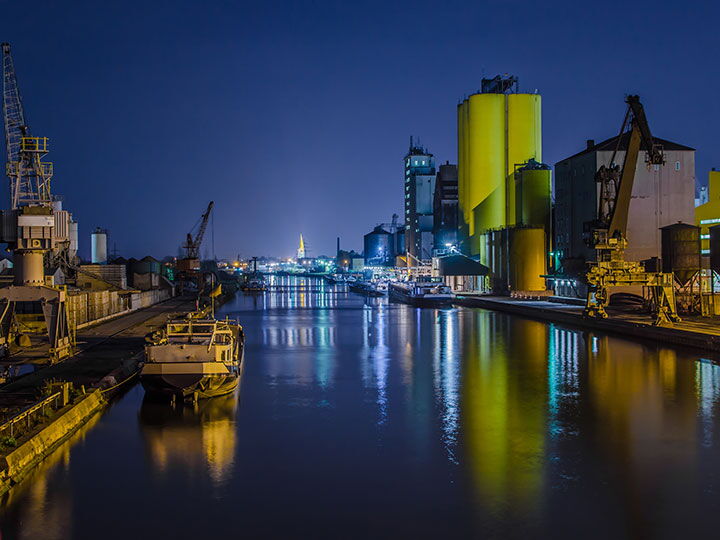 Hafen in Hamm Westfalen bei Nacht.